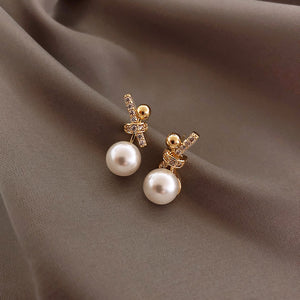 Cute Knoted Pearl Earring