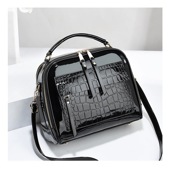 Shiny Patent Leather Crossbody Sidebag