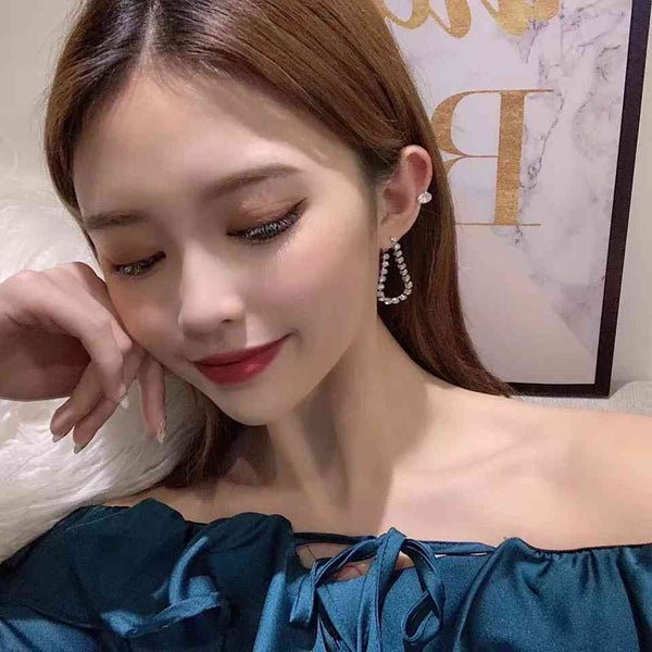 Simple Staggered Design Sense Rhinestone Earrings